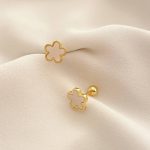 پیرسینگ گوش گل صدفی گلد استیل