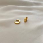 گوشواره حلقه‌ای مدل مینیمال طلایی