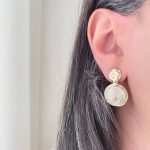 گوشواره میناکاری آویز سفید شیری قاب گل مروارید استیل