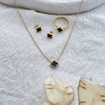 سرویس کامل ونکلیف مشکی گل ریز استیل (گردنبند تک گل)