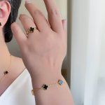 دستبند ونکلیف مشکی گل ریز استیل