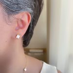 گوشواره ونکلیف سفید گل ریز استیل