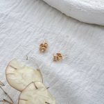 گوشواره میخی گل و مروارید ژوپینگ