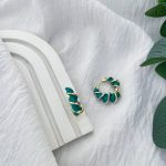 گوشواره میناکاری حلقه ای سبز مارپیچ استیل