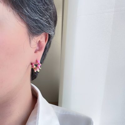 گوشواره میناکاری حلقه ای صورتی مارپیچ استیل
