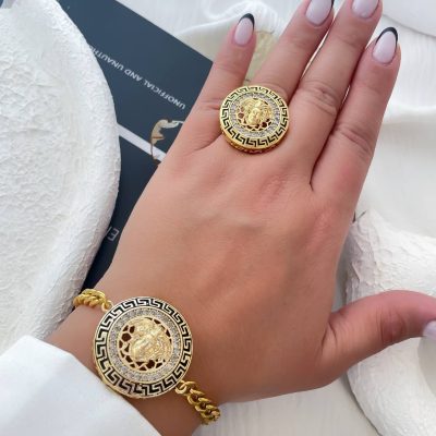 دستبند ورساچ سیاه قلم طرح طلا