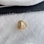 انگشتر ورساچ طرح طلا